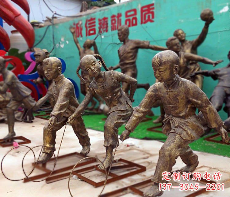 重庆滚铁环的儿童铜雕