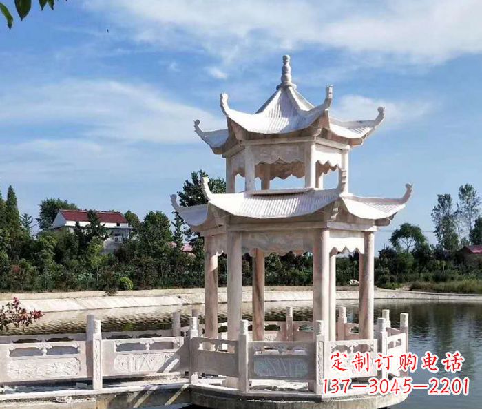 重庆海边景观晚霞红石雕凉亭