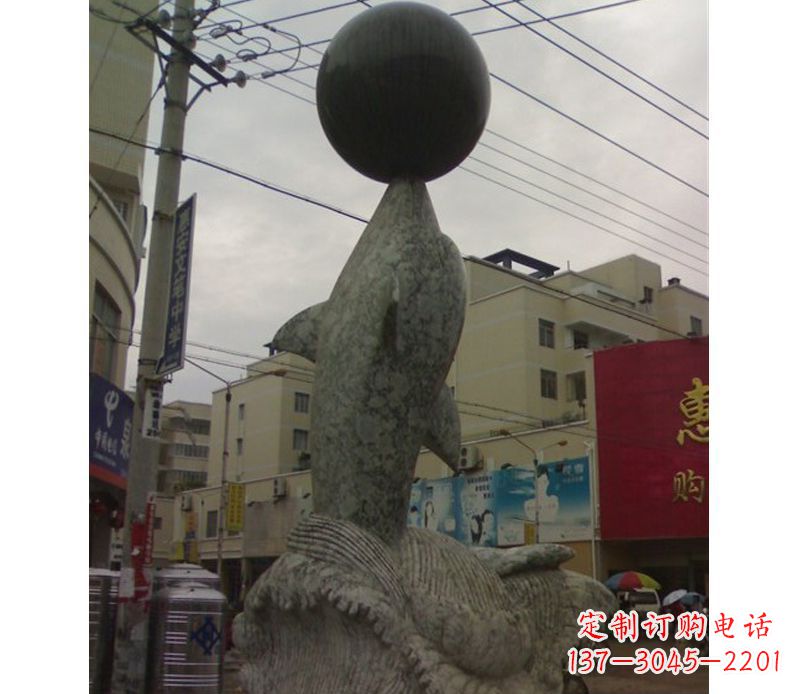 重庆海豚戏球石雕