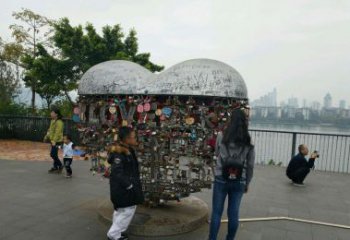重庆不锈钢英文字母镂空景观雕塑