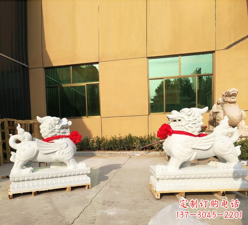 重庆汉白玉立式貔貅石雕