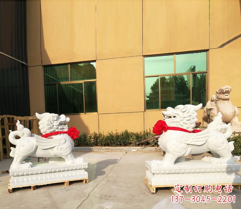 重庆汉白玉立式貔貅门口招财石雕