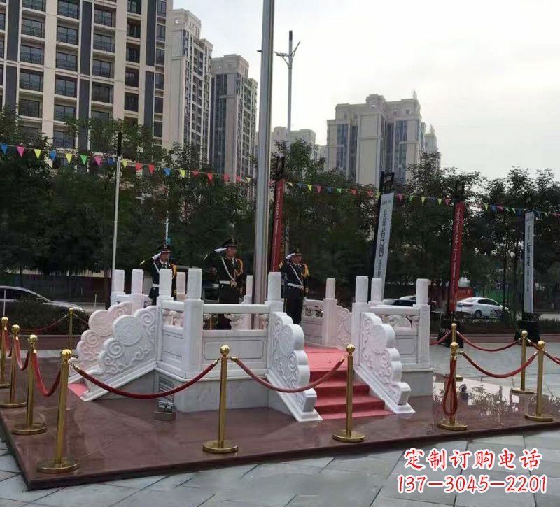 重庆特色国旗雕塑,汉白玉企业升旗台