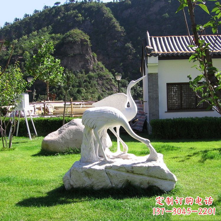 重庆仙鹤石雕公园草坪动物雕塑