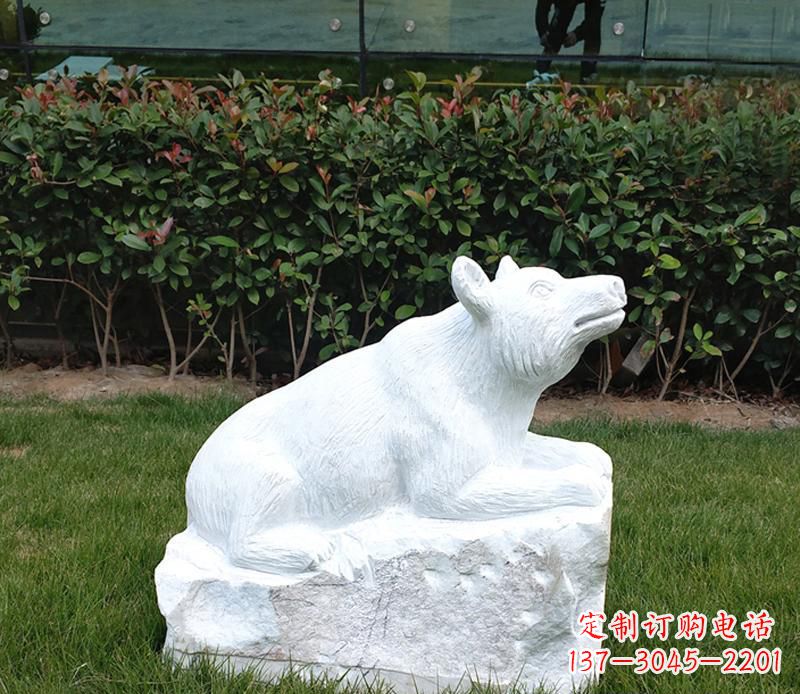 重庆汉白玉小区动物熊