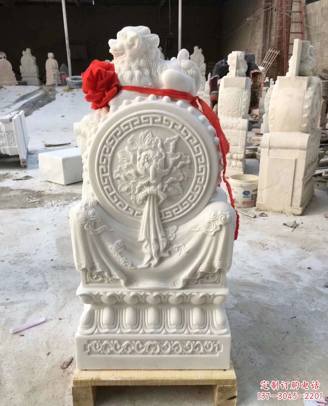 重庆汉白玉招财狮子石门墩