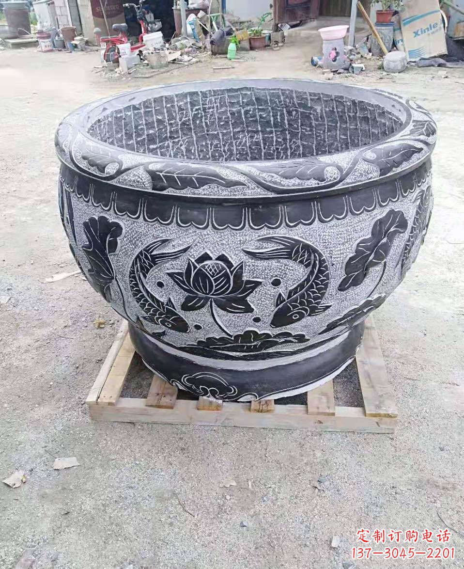 重庆精美鲤鱼雕塑,一颗荷花必不可少