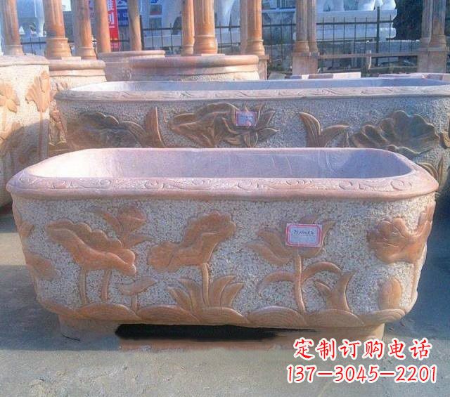 重庆中领雕塑推出的荷花鲤鱼精美雕塑是一件伴随…