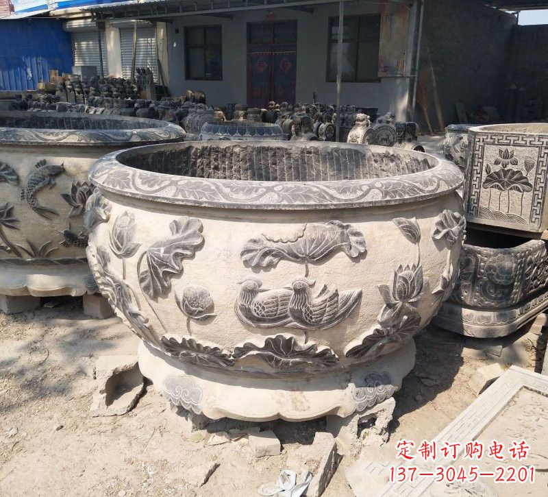 重庆传统艺术、高雅精致,荷花鸳鸯石水缸精美雕塑