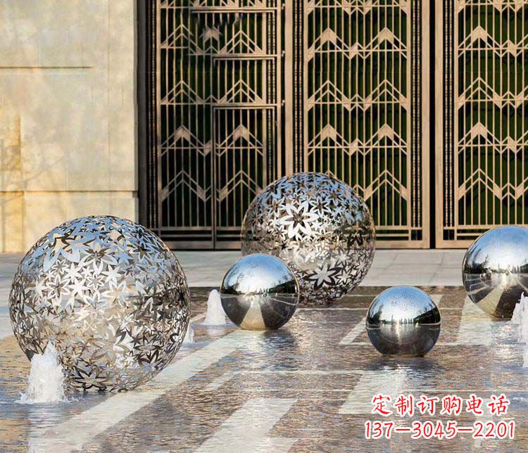 重庆欣赏自然的美:不锈钢花形镂空球喷泉雕塑