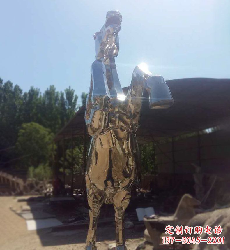重庆典雅马雕,不锈钢镜面奔马雕塑,个性精彩