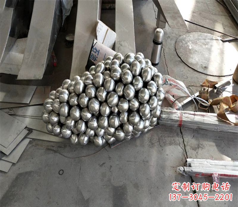 重庆西洋风情摩登不锈钢葡萄雕塑