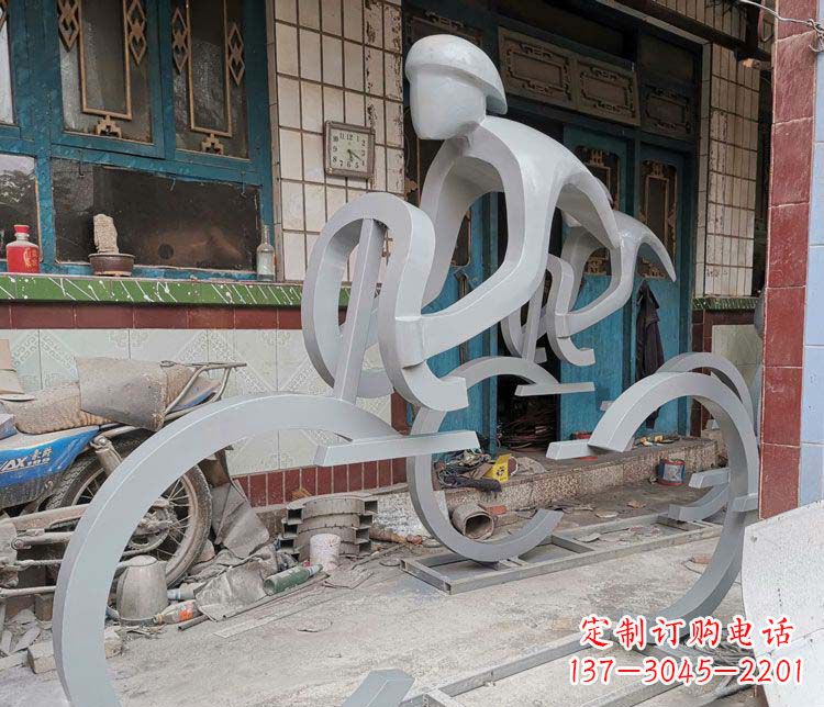 重庆户外不锈钢骑自行车人物雕塑