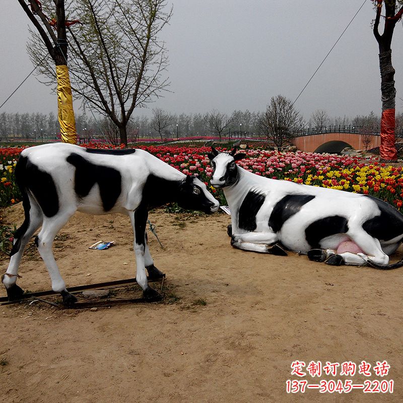 重庆室外仿真动物雕塑-奶牛,为您打造精美细腻的艺术品