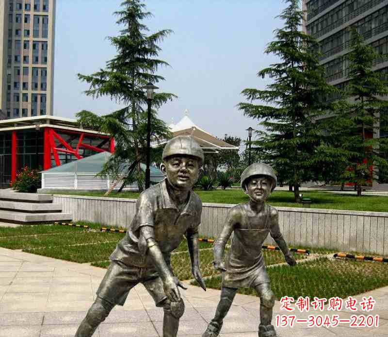 重庆滑旱冰的男孩人物铜雕