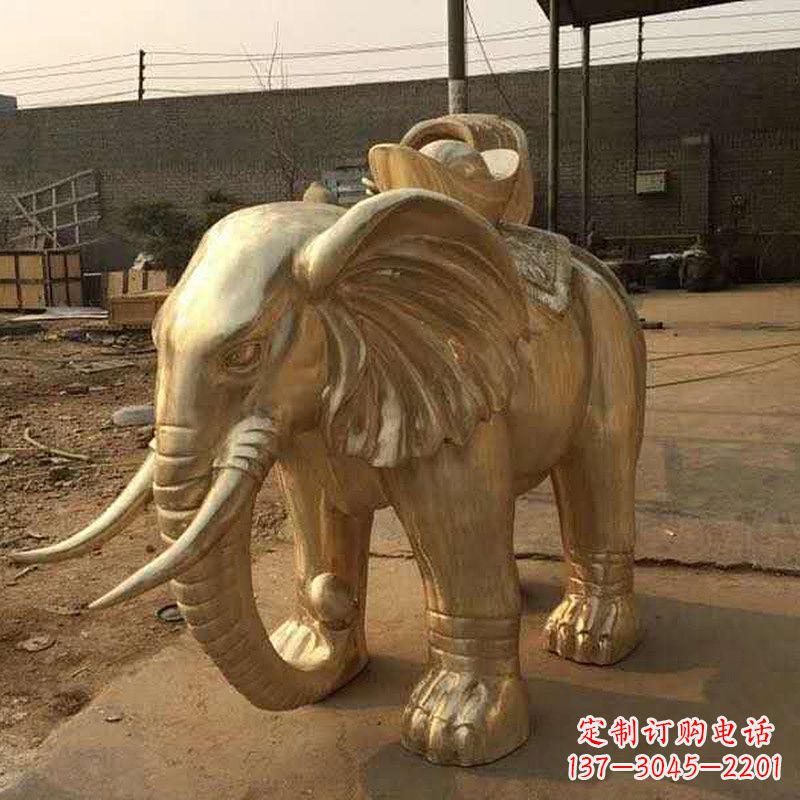 重庆为人民带来精美的黄铜大象雕塑