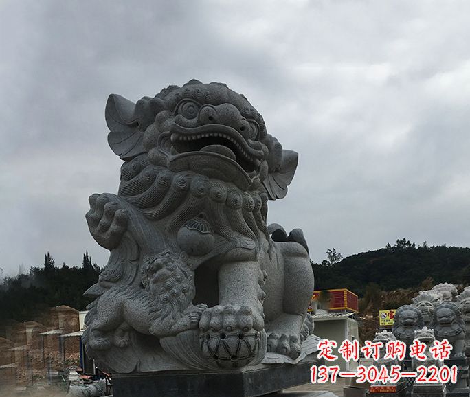 重庆街边景观南方狮子石雕