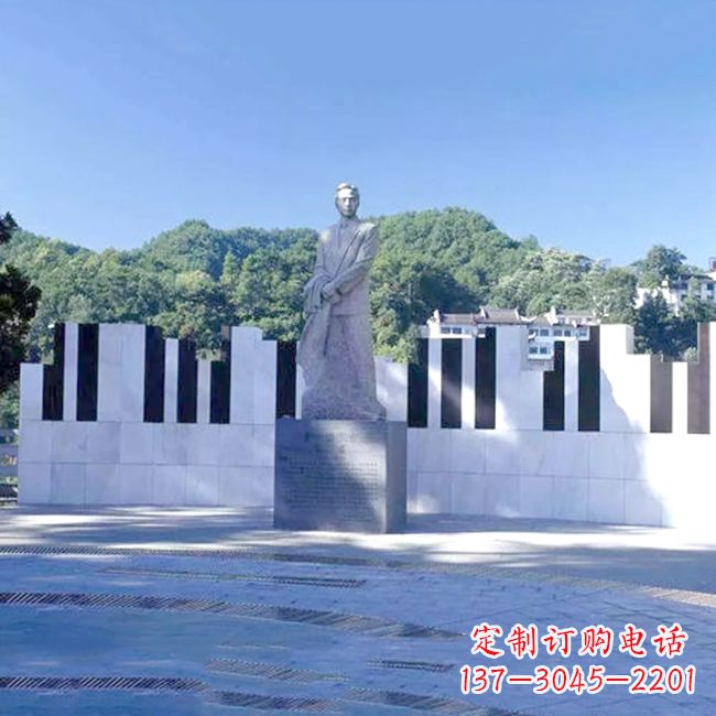 重庆景区广场著名音乐家聂耳石雕像