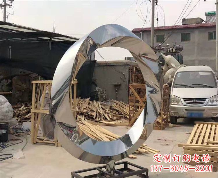重庆镜面不锈钢几何圆环雕塑