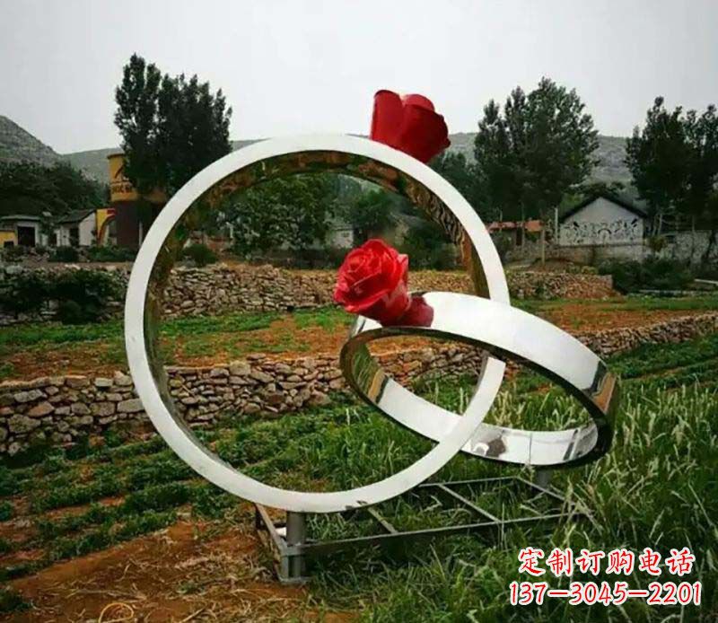重庆中领雕塑:高贵精致的镜面不锈钢戒指雕塑