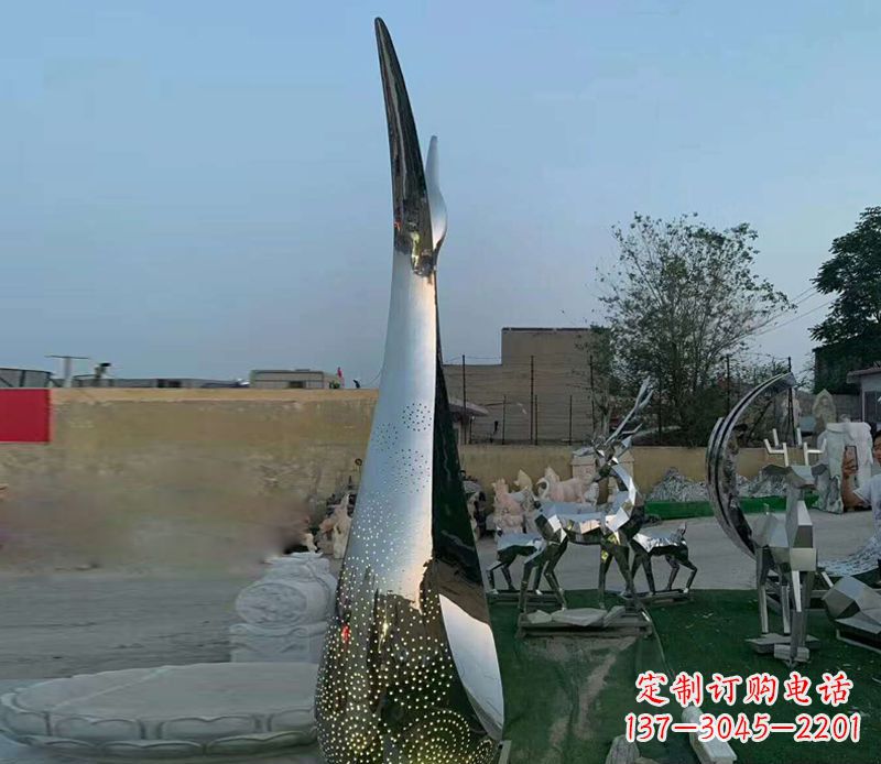 重庆镜面广场不锈钢抽象天鹅雕塑