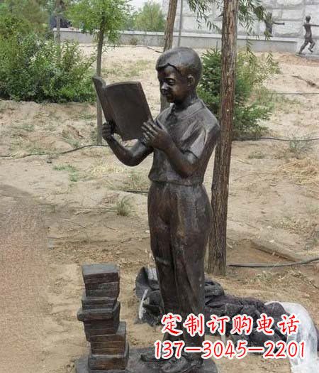 重庆中领雕塑尊贵细腻的男孩铜雕
