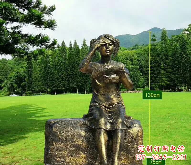 重庆看书女孩铜雕