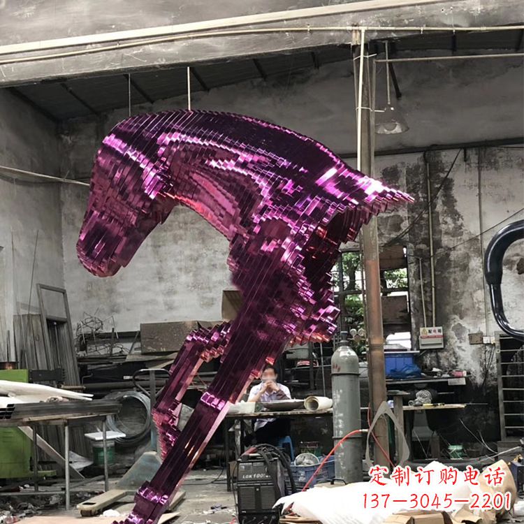 重庆精心打造的不锈钢马头雕塑