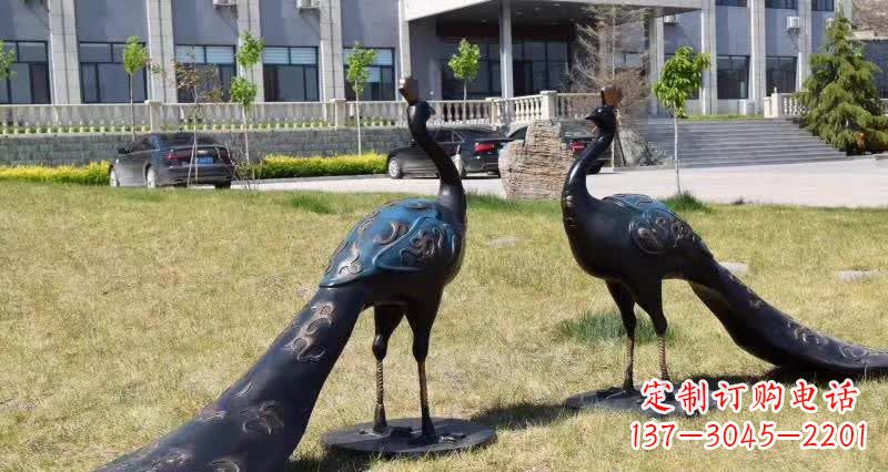 重庆孔雀动物铜雕
