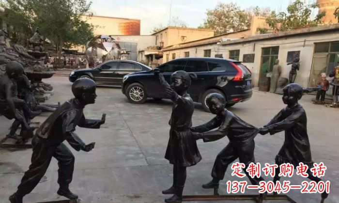 重庆老鹰捉小鸡人物铜雕