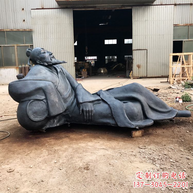 重庆李白醉卧铜雕塑,抒写出豪迈之气