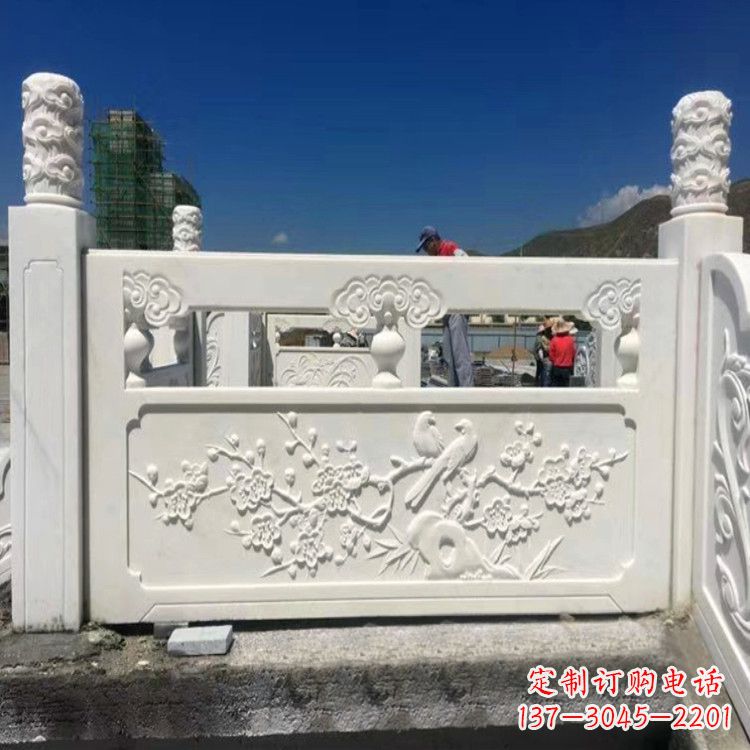 重庆梅花石雕塑栏板——为您的室内外空间带来精美的艺术气息