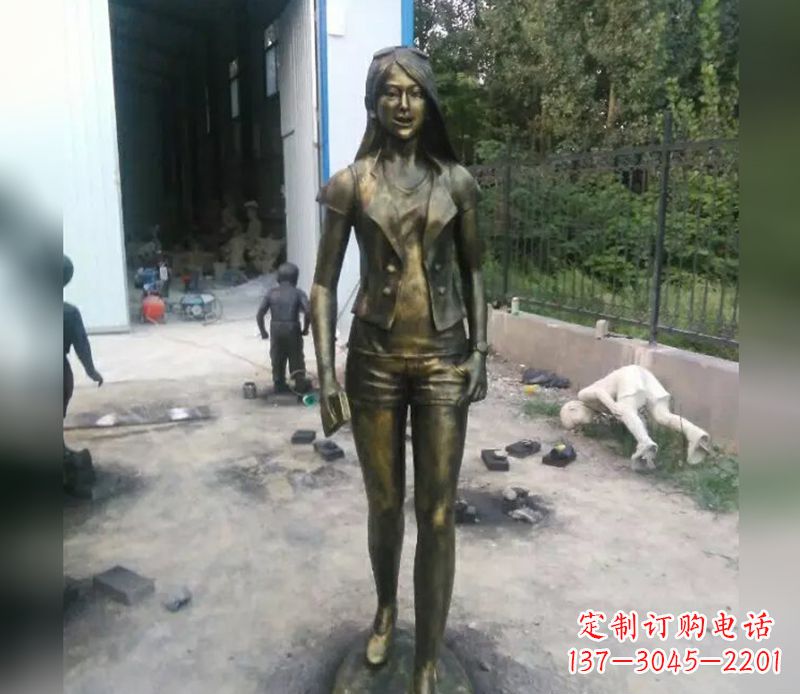 重庆深入人心的美女铜雕