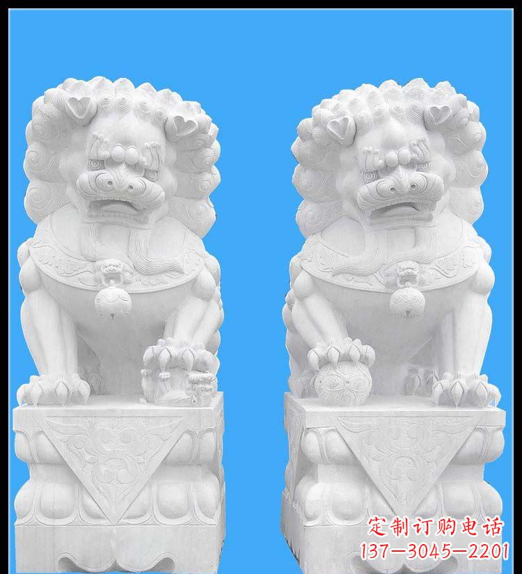 重庆门口踩球狮子石雕