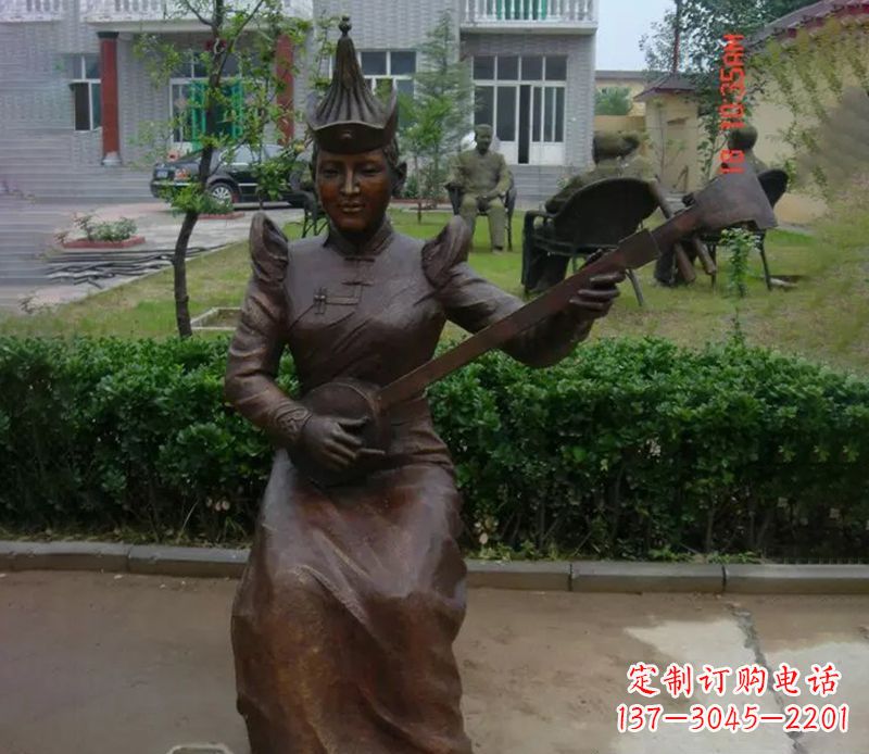 重庆蒙古族女人演奏公园人物铜雕