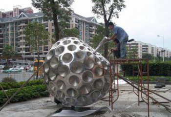 重庆精心打造的街边苹果雕塑