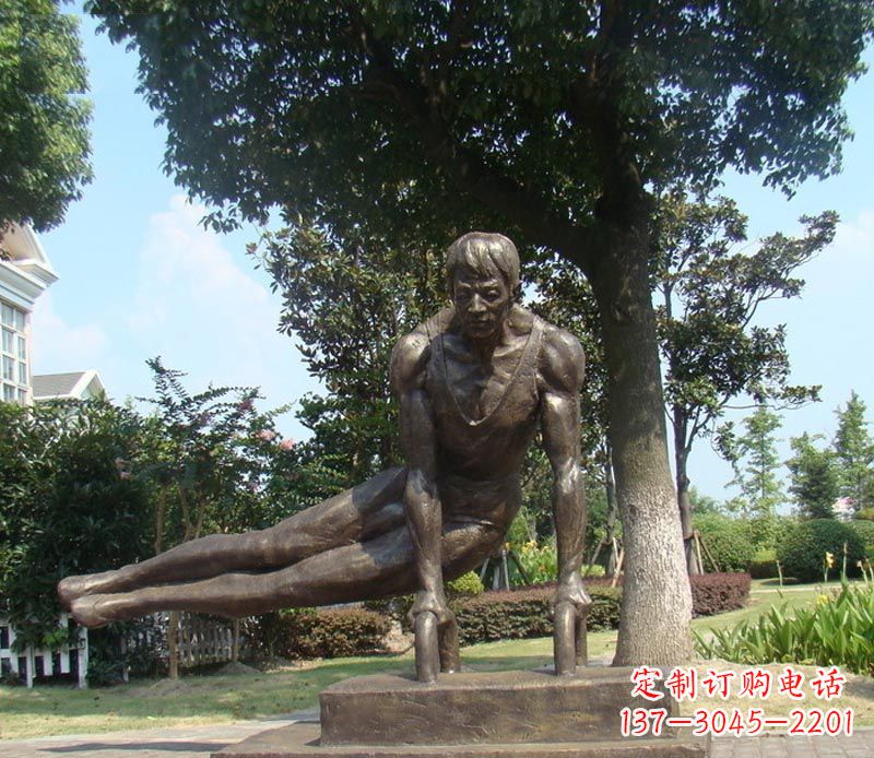 重庆集运动员精神于一身的铜雕