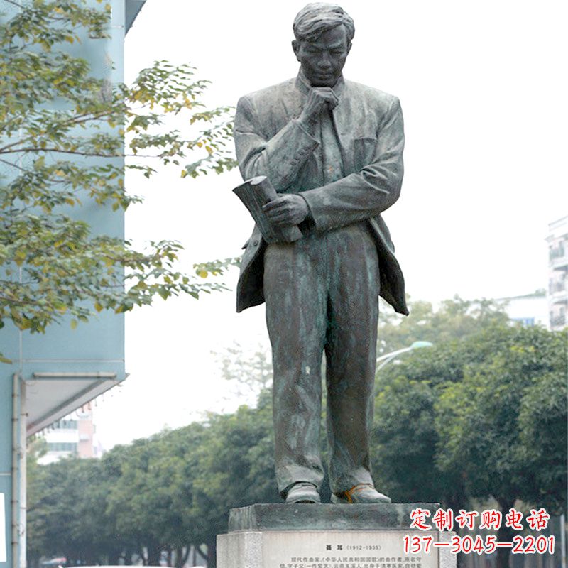 重庆很多历史上著名的人物都有精美的雕塑来表彰…