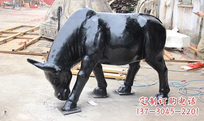 重庆牛吃草铜雕