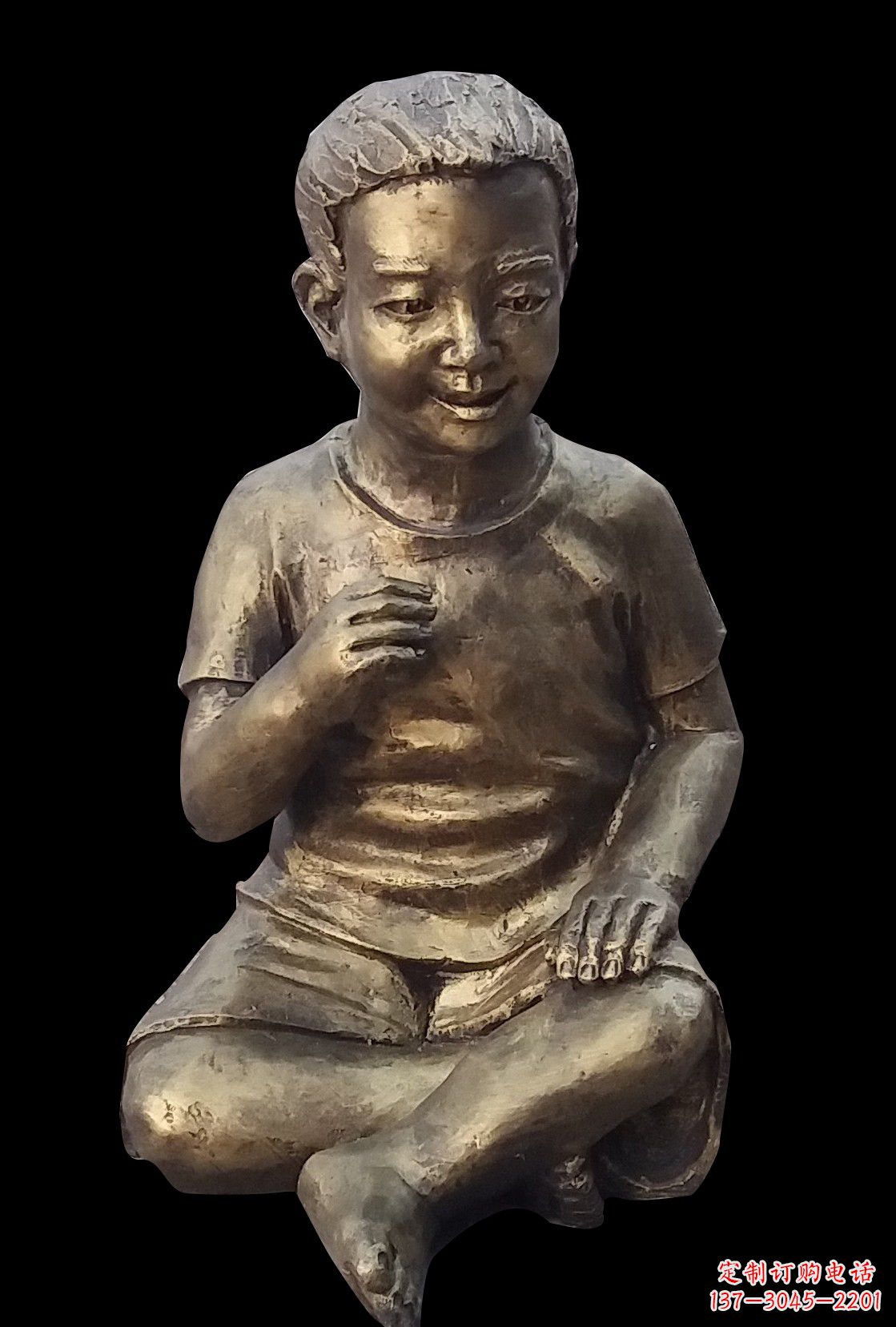 重庆盘坐在地的小男孩铜雕