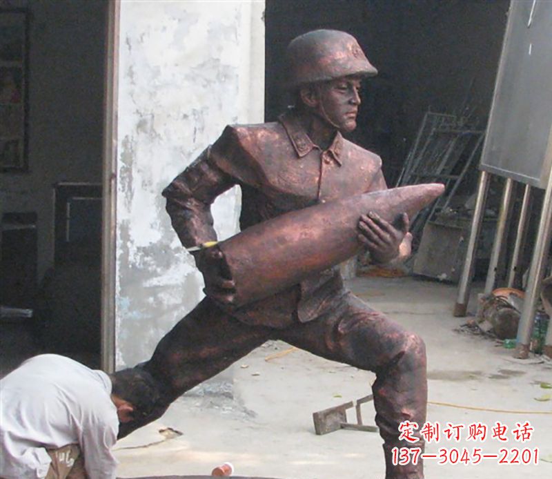 重庆铜雕炮弹战士,象征勇气和决心