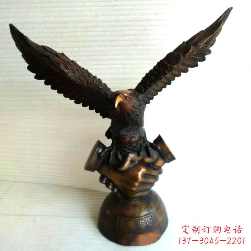 重庆以老鹰为灵感的经典铜鼎