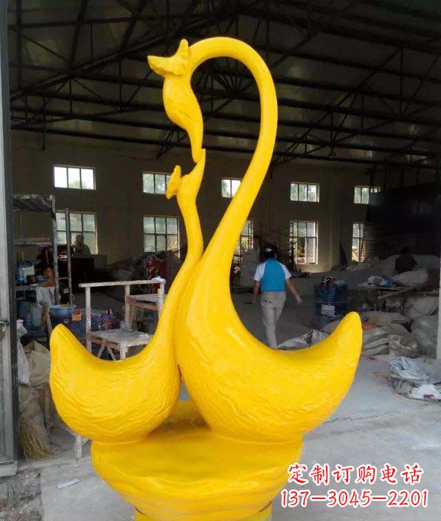重庆亲亲天鹅玻璃钢动物雕塑