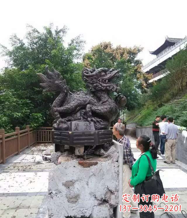 重庆青龙神兽雕塑,神态凝重,气势磅礴