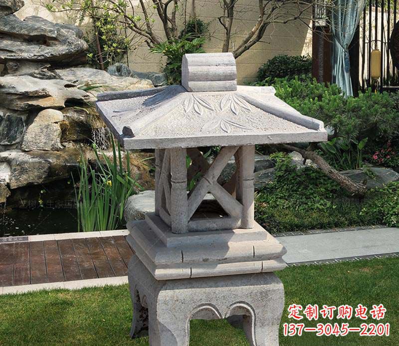 重庆青石草坪照明灯——装点环境的美丽石灯雕塑