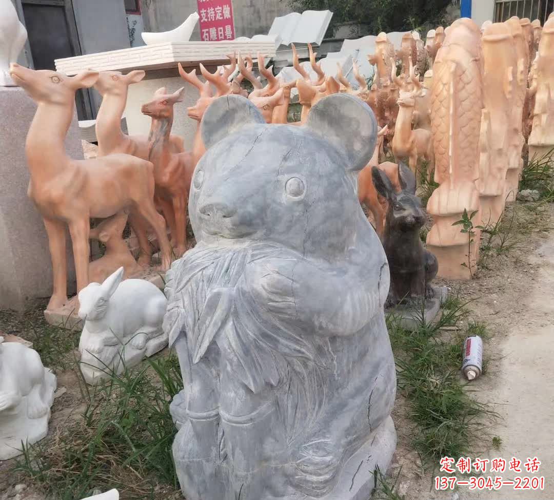 重庆青石熊猫雕塑,传承古典文化