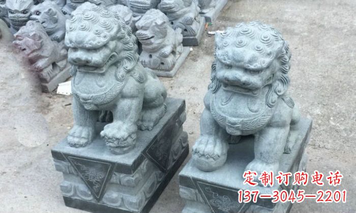 重庆青石小狮子门口石雕,精美传统风格