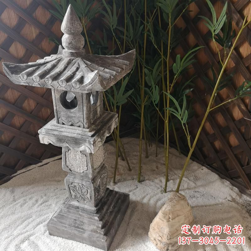 重庆青石仿古灯笼雕塑是由中领雕塑定制的经典雕…