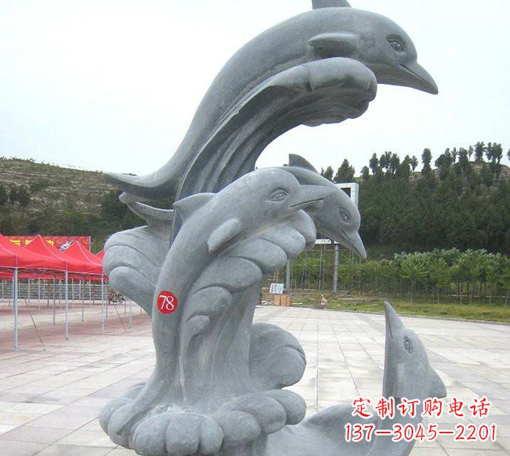 重庆青石海豚雕塑由中领雕塑制作,是一款以海豚…