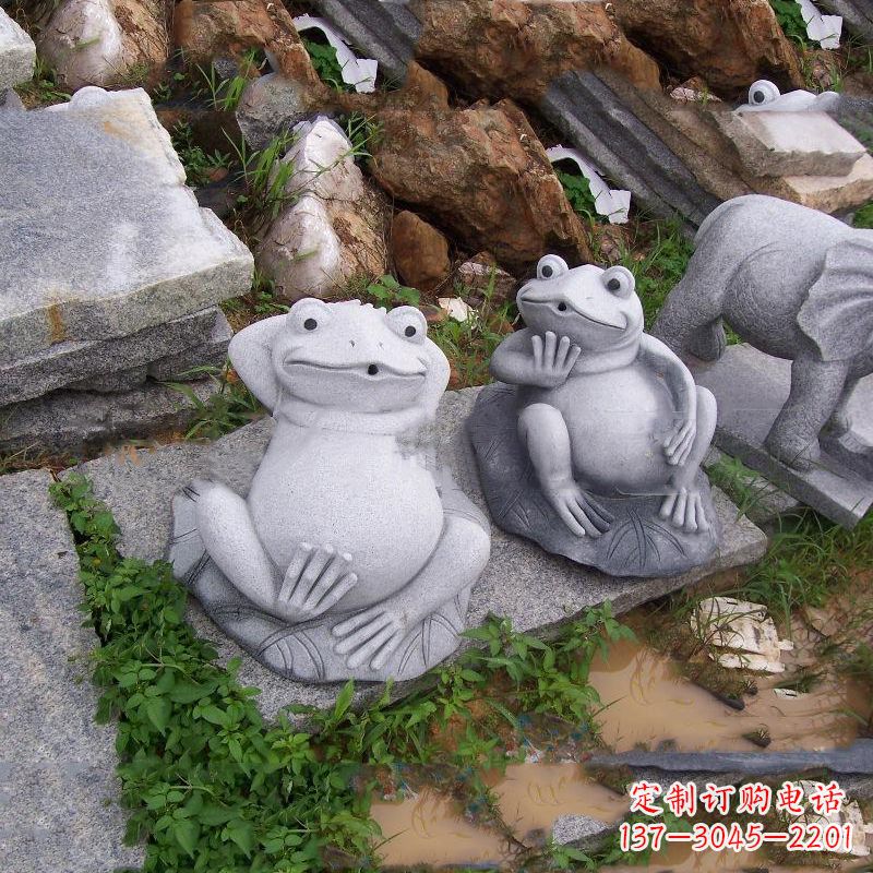 重庆别具一格的青石青蛙喷水雕塑